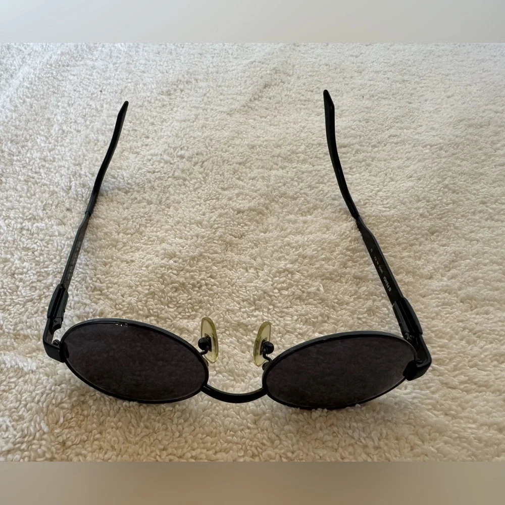 Fendi rare metal-framed sunglasses with a black oval design Mod SL 7132 - Picture 2 of 8